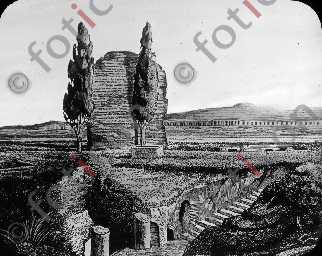 Eingang der Calixtus-Katakombe | Entrance of Callistus catacomb - Foto foticon-simon-107-008-sw.jpg | foticon.de - Bilddatenbank für Motive aus Geschichte und Kultur
